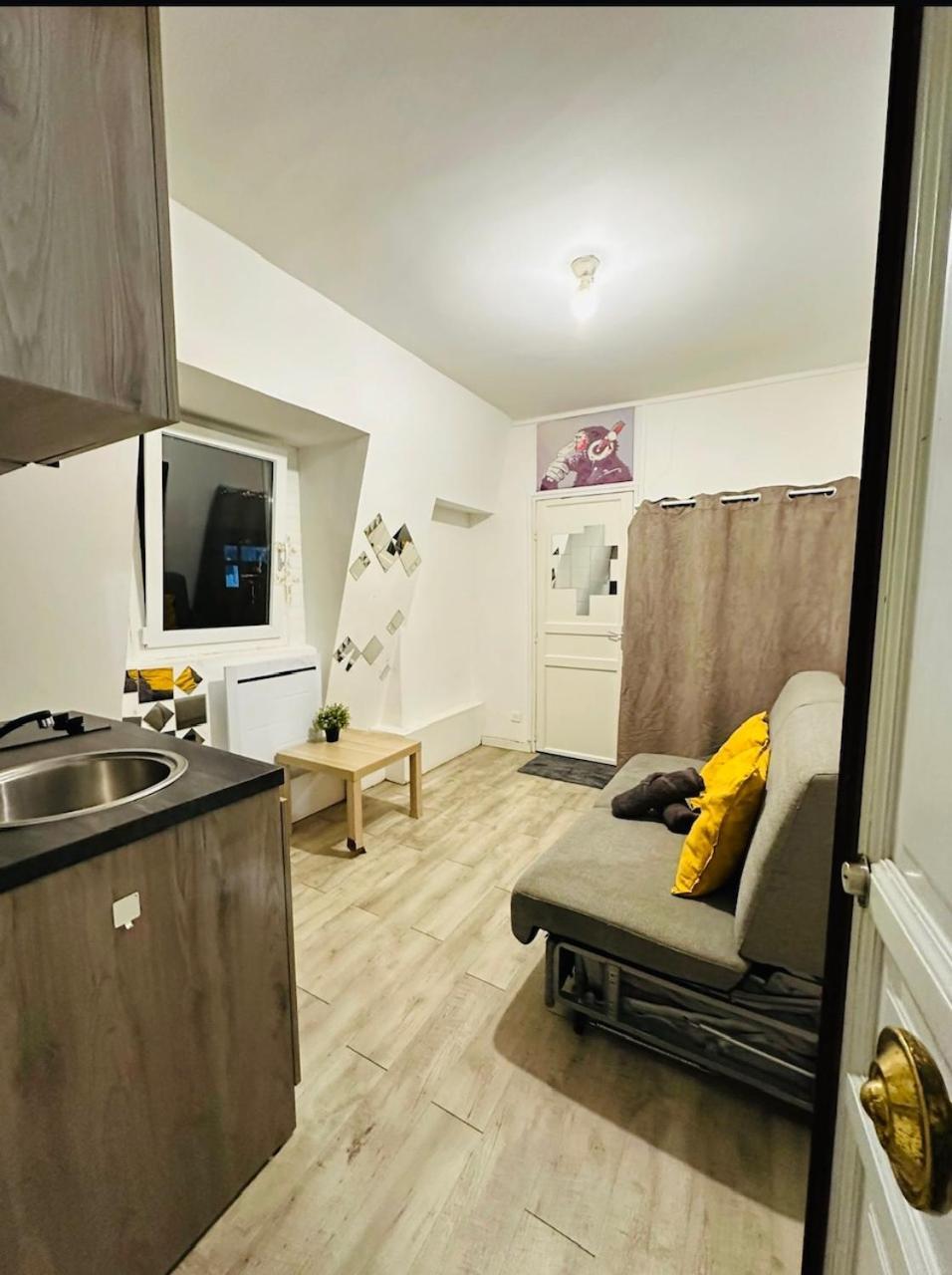 Apartment Cosy Et Moderne Dans Le Centre Anime De Paris